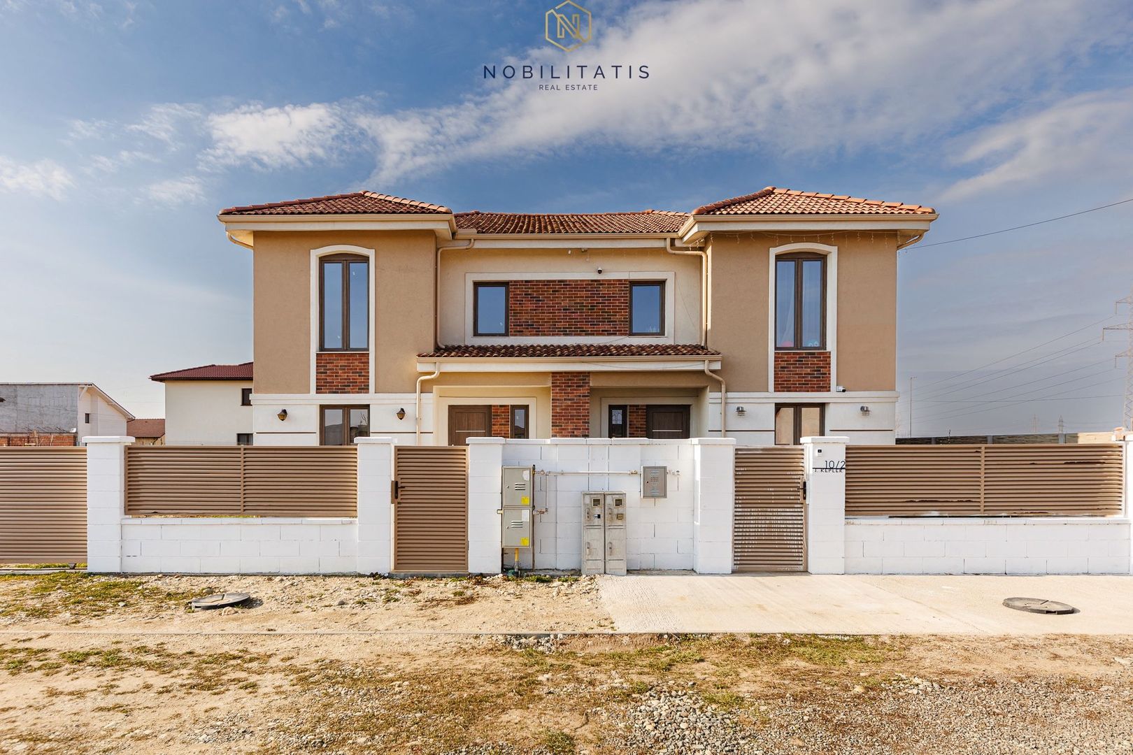 Duplex de vanzare - Dumbravita - 4 camere -  zona linistita - Poză 1