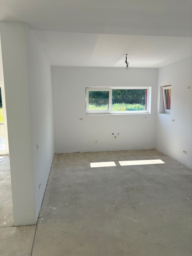VILĂ CONTEMPORANĂ DE VÂNZARE – 450.000 €     COMISION% - Poză 11