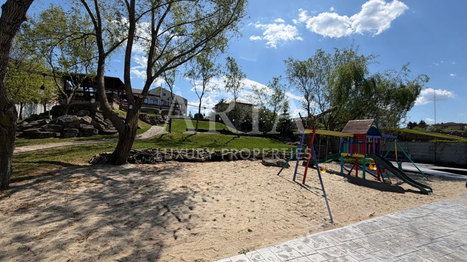 SNAGOV VILA | 36m DESCHIDERE LA LAC | PONTON 250mp | JACUZZI | SPA | BOWLING - Poză 9