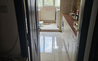 Vand apartament 3 camere Crangasi - Poză 2