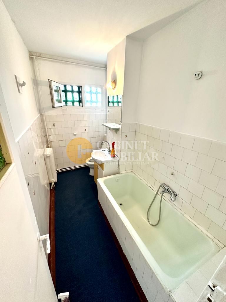 Apartament cu 2 camere la bulevard - 50mp - Bloc fara risc - Podu ros - Poză 5