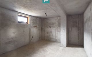 Vilă modernă pe 3 niveluri la gri în Poltura - Poză 17