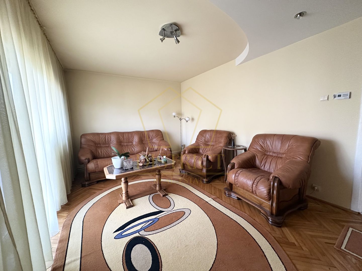 Apartament deosebit cu 3 camere | Soarelui - Poză 1