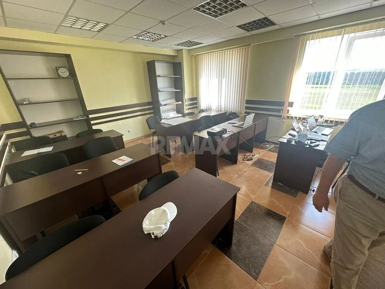 Aerodromul Horesti 24 ha teren + 1400 m2 hangare și 550 m2 cladire administrativa - Poză 16