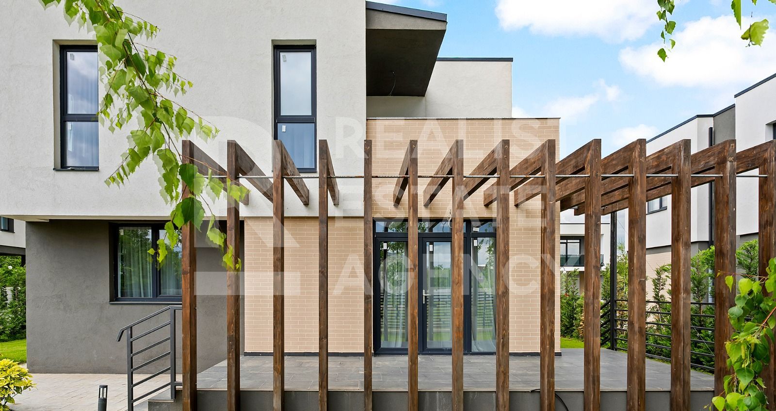 Vilă de lux situată într-un cadru natural deosebit - Poză 4