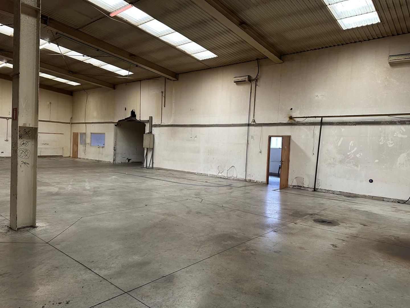 Inchiriere hala industriala  596 mp Arad, zonă centrală - Poză 4