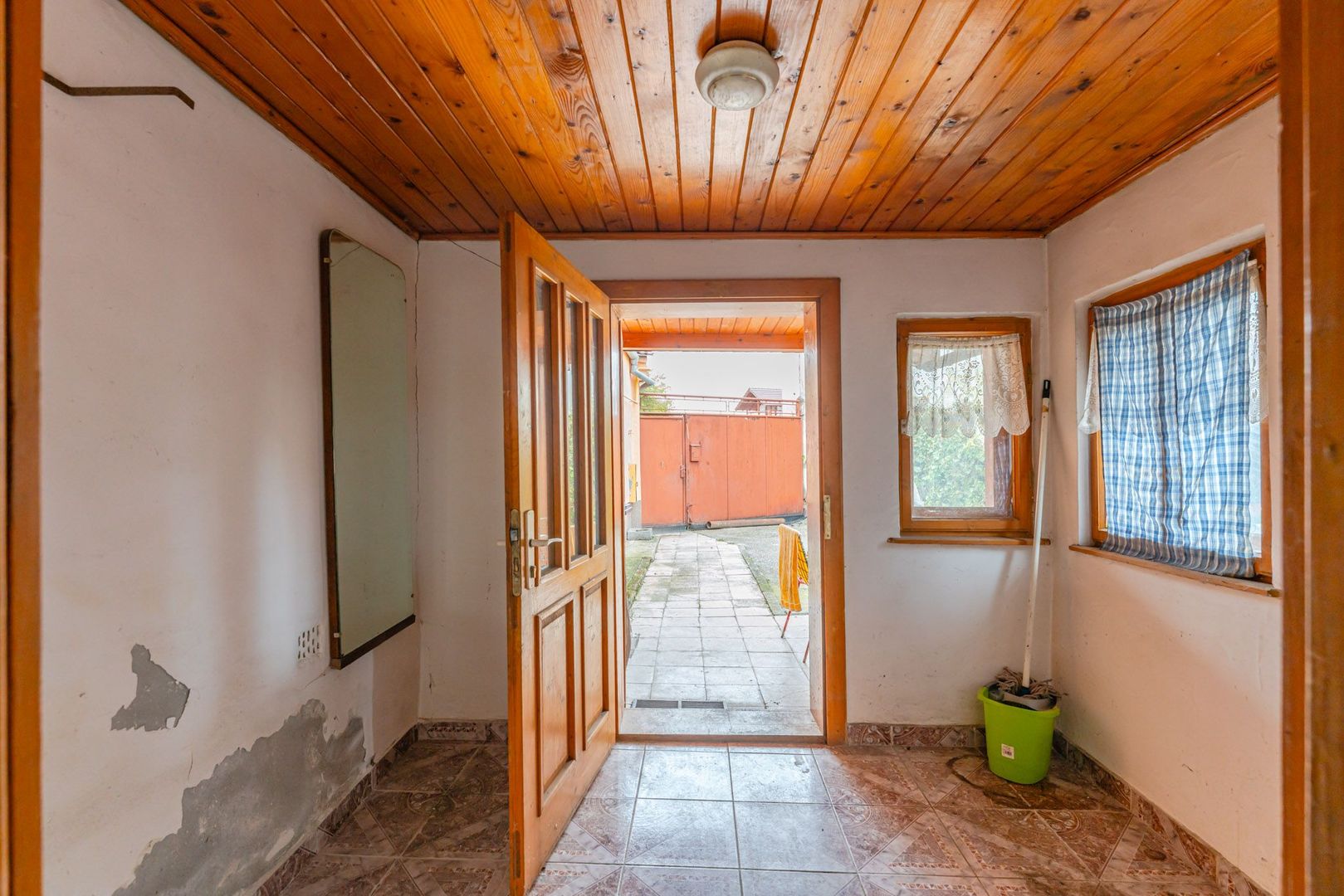 Casă individuală de renovare în Bod, Brașov - Poză 5