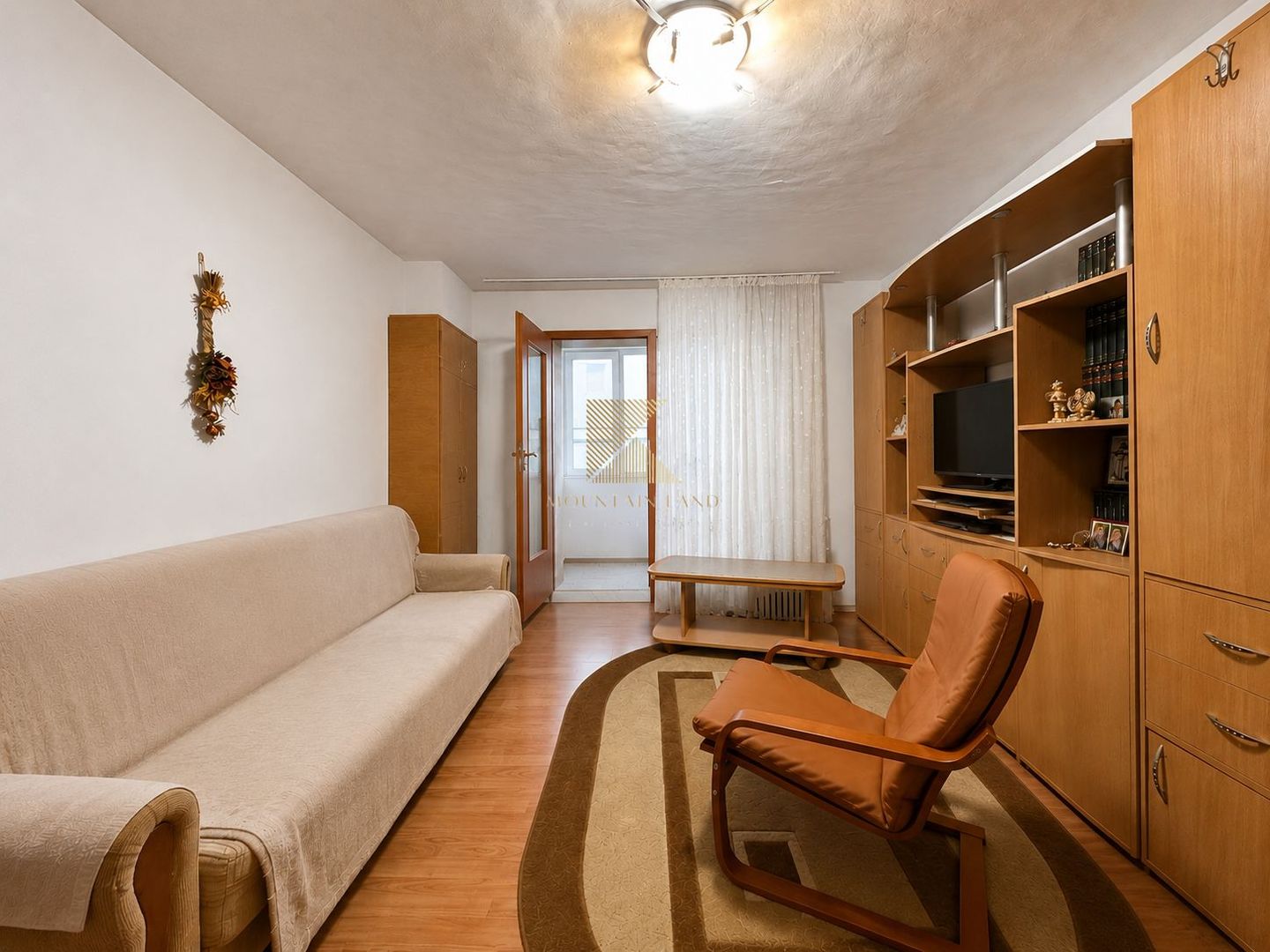 Apartament luminos cu 3 camere, parcare și boxă, zona Astra - Poză 2