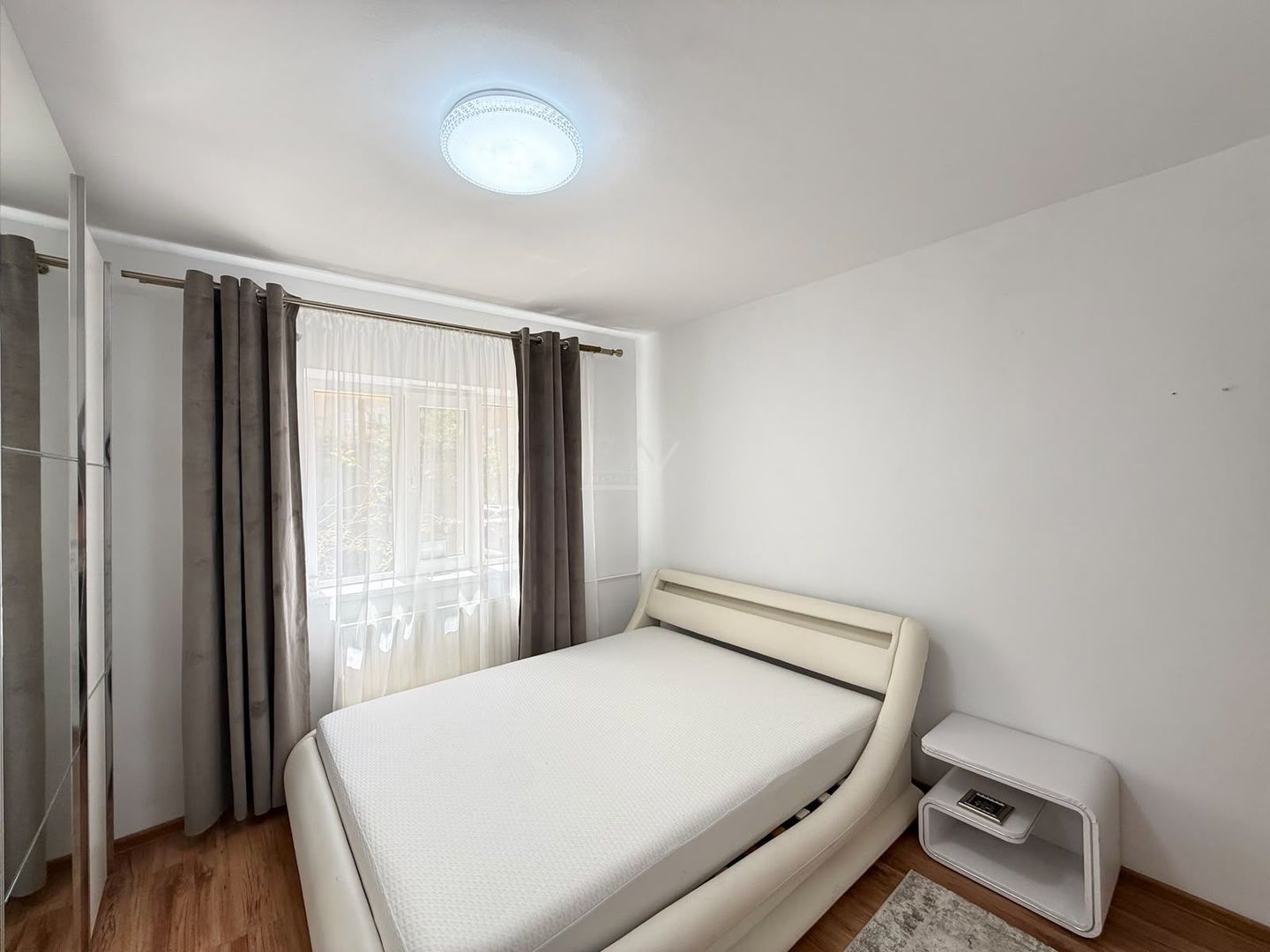 Complex Studentesc. Mobilat si utilat complet. Centrala proprie. - Poză 7
