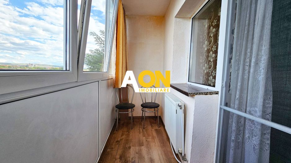 Apartament 2 camere, decomandat, et.3, Cetate, zona Liceului Sportiv - Poză 2