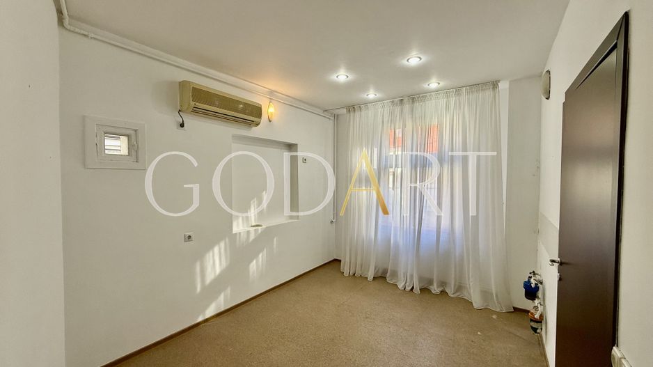 Apartament in vila | Ultracentral | 2 intrări | Garaj 30 mp | Renovat - Poză 6