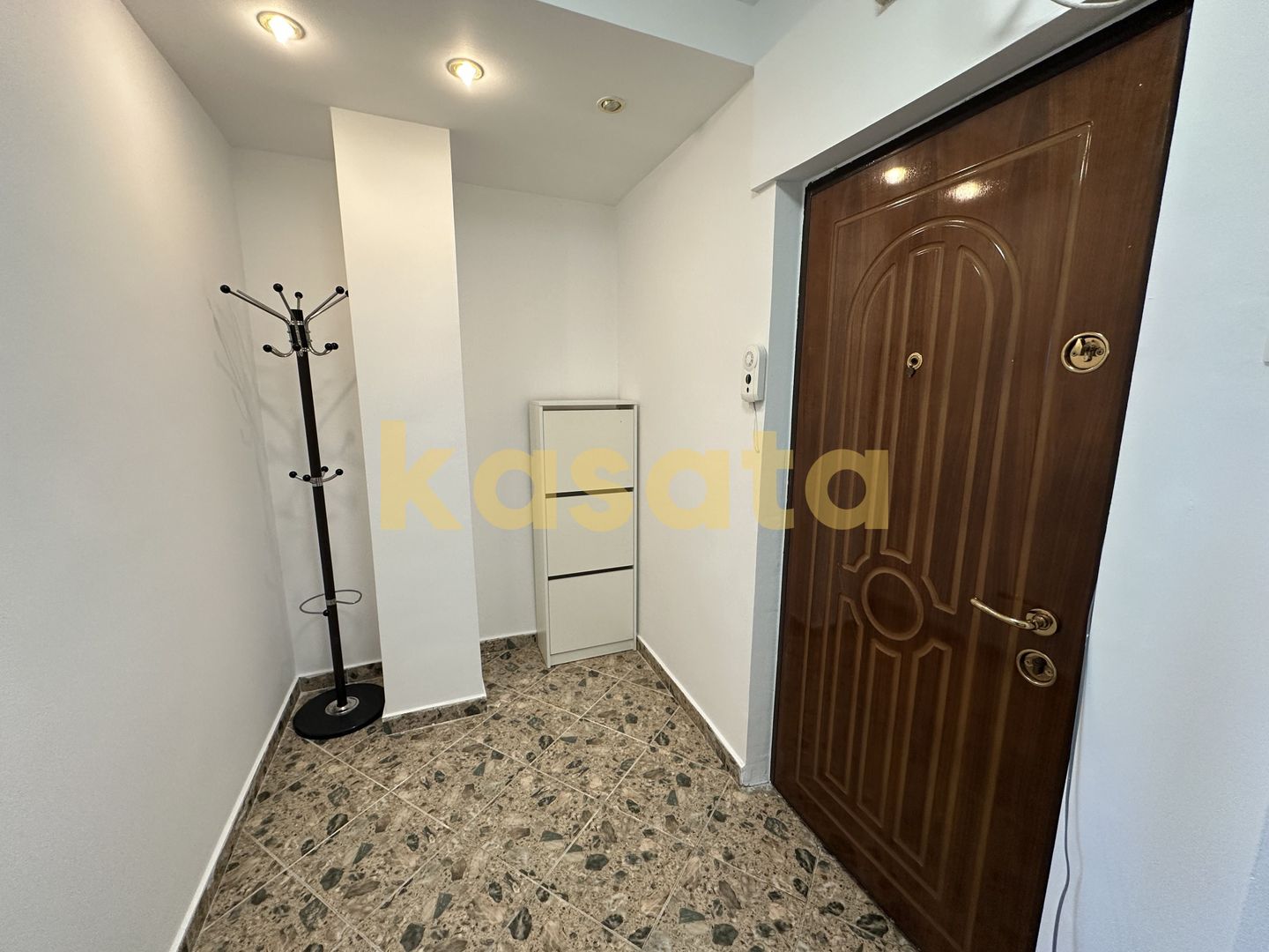 2 Camere | Renovat| Toate mijloacele de transport | Etaj Intermediar - Poză 1