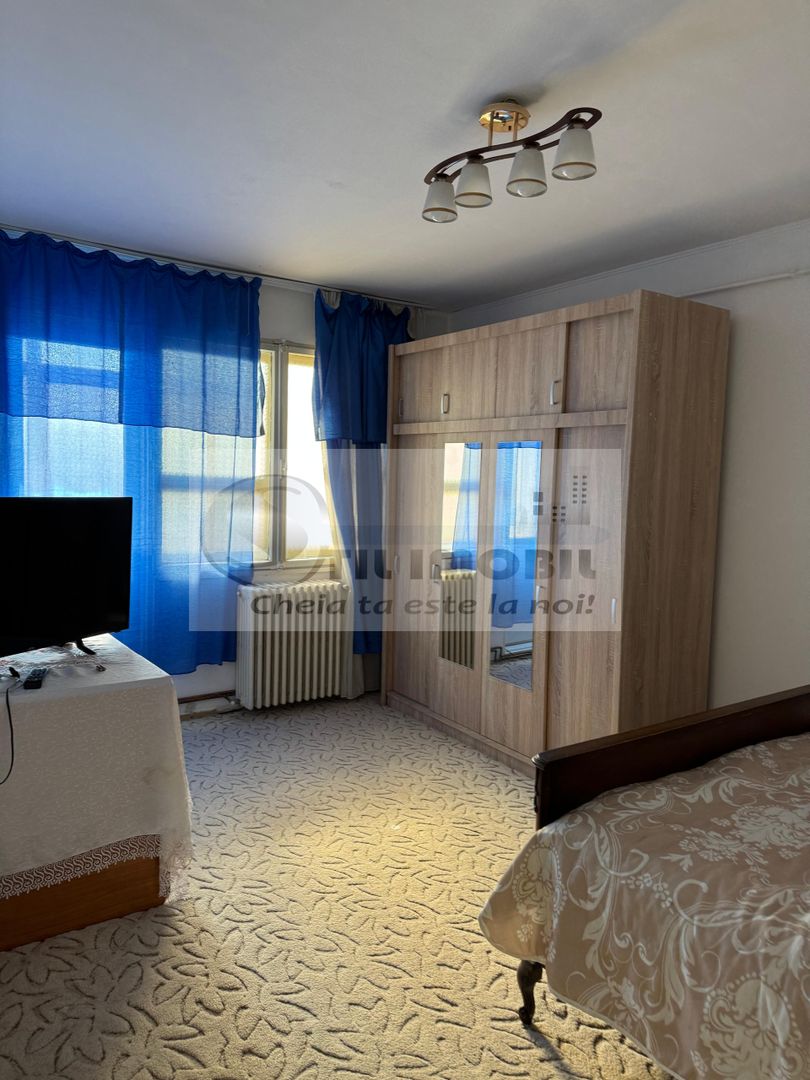 Apartament 3 camere decomandat mobilat Podul Ros 110000 euro - Poză 1