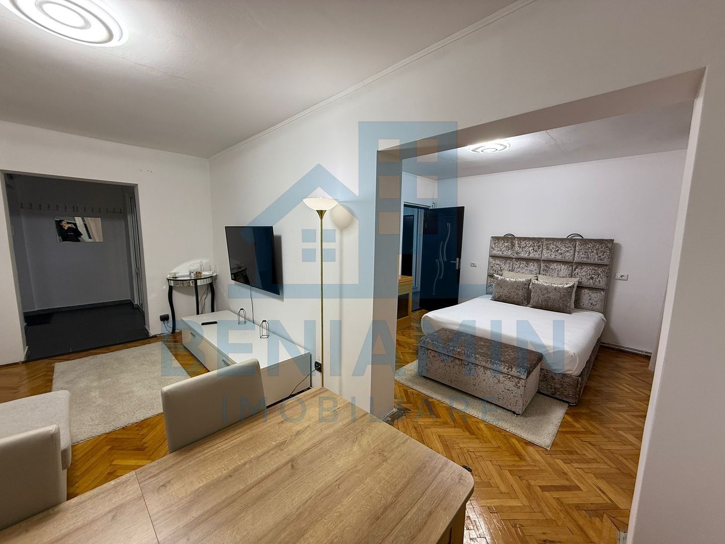 Apartament luminos cu 3 camere, mobilat, în zona Rovine/Piața Gării - Poză 1