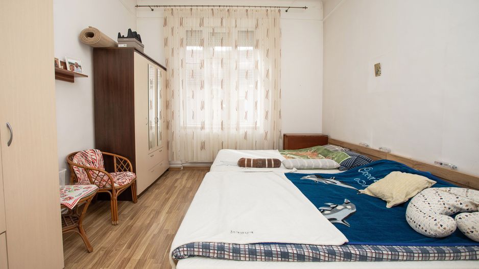 Vilă, singur în curte, central, Oradea 128 mp. 800  E/lună. Comision 0 - Poză 13