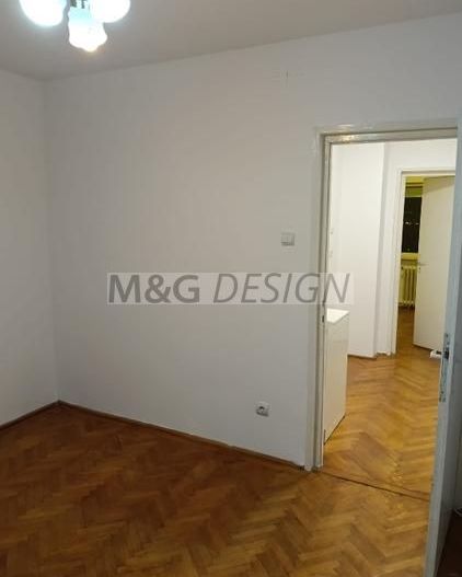 Vând apartament cu 3 camere zona centrala - Poză 13
