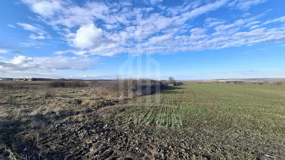 Teren Intravilan de Vânzare – 4300 mp – Cristian, zona Aeroport - Poză 1