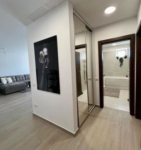 Un apartament în care priveliștea către Tâmpa face parte din experiența de zi cu - Poză 7