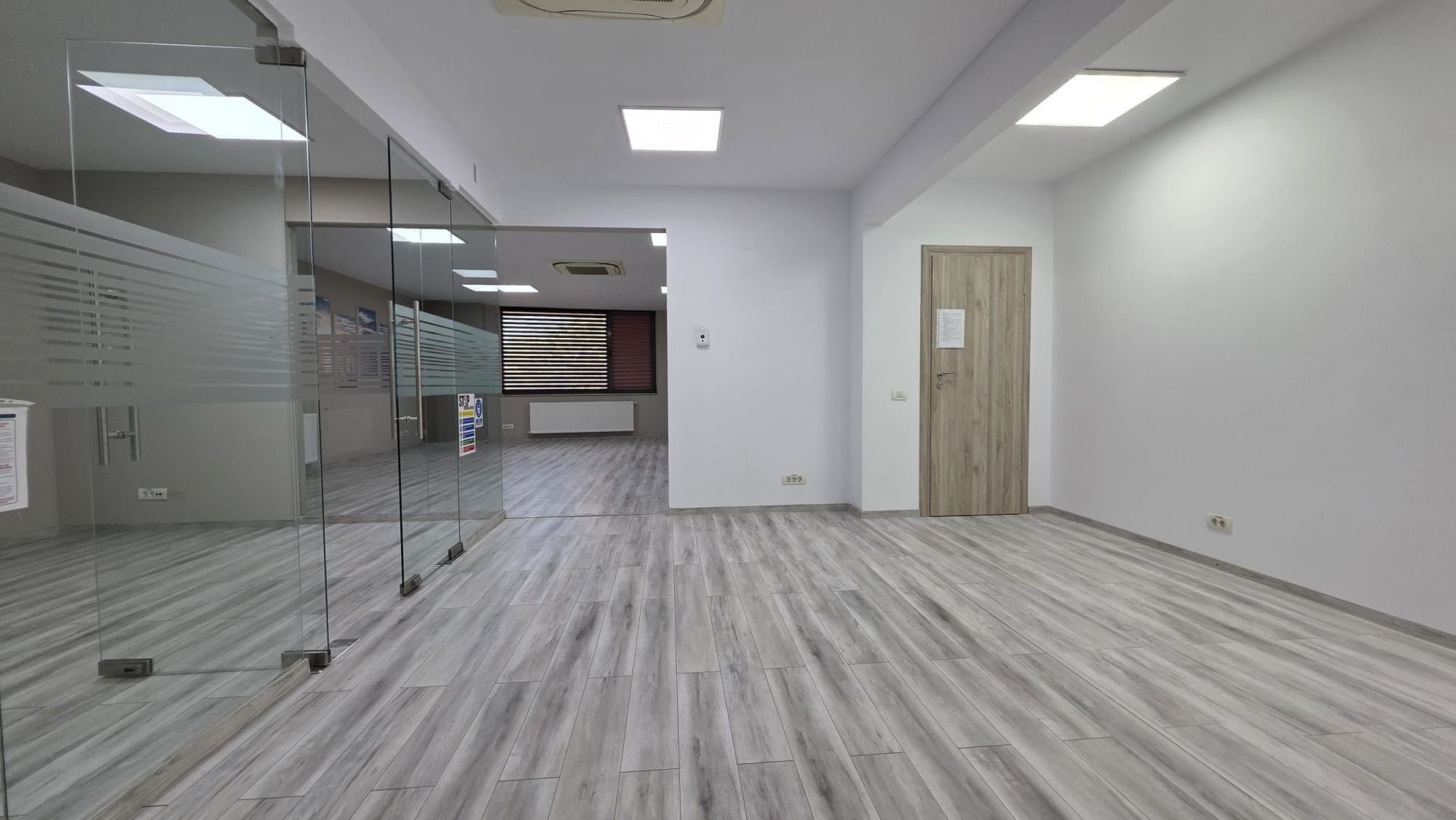 B-dul Mamaia - zona Delfinariu | Spațiu ideal pentru birou | 80mp - Poză 3