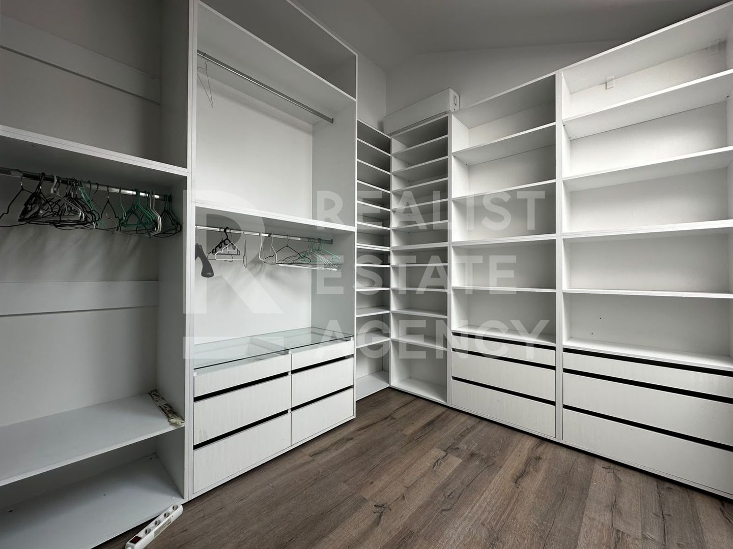 Închiriere, Penthouse cu 2 camere + loc de parcare - Poză 7