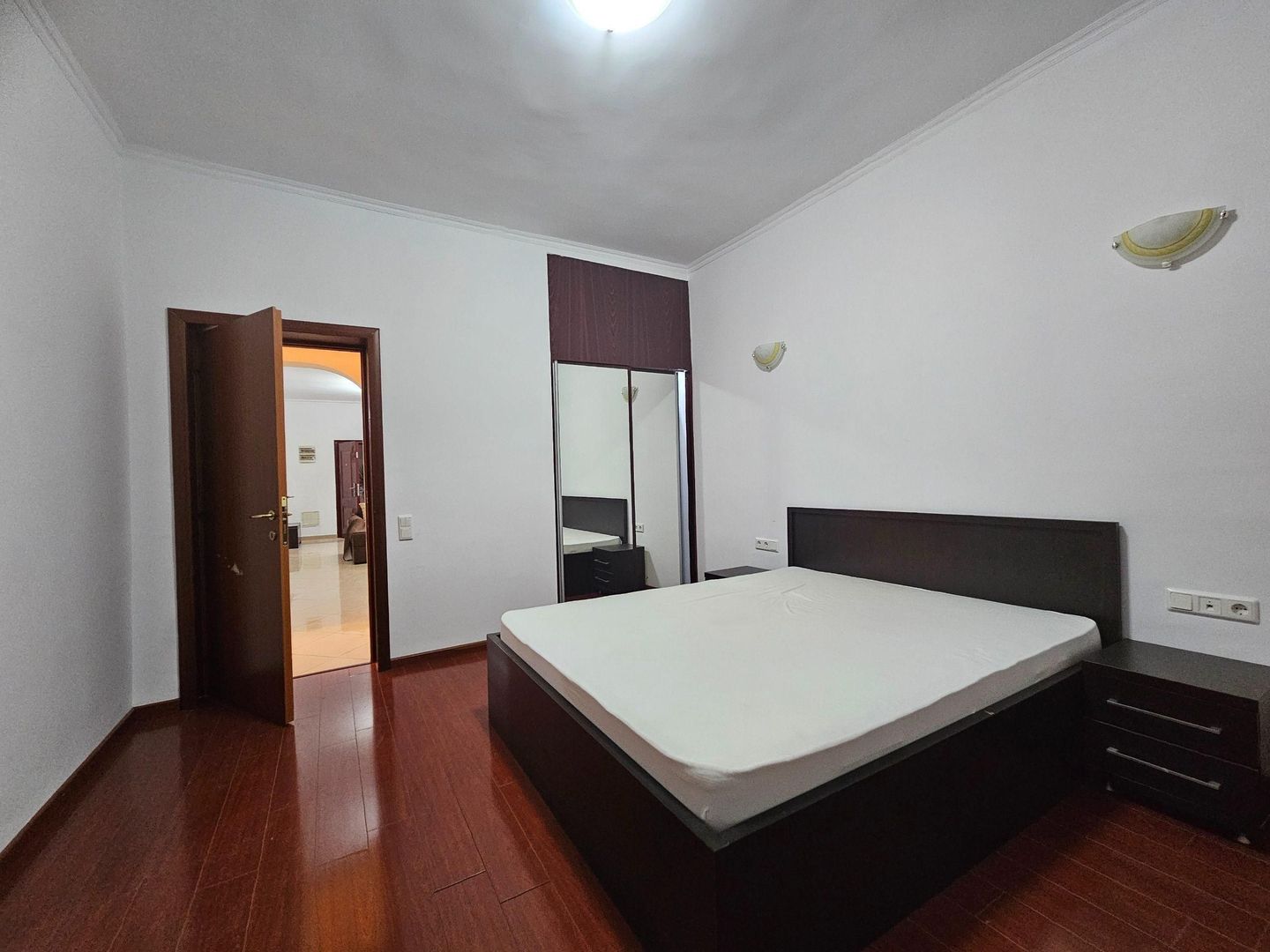 Apartament 3 camere de inchirat Rond OMV Pipera Nou curte 45M - Poză 6