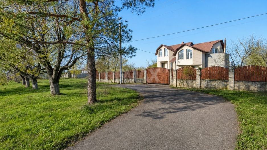 Casă în Doroțcaia – 170 m² | 13,71 ari | 6 camere + living - Poză 1