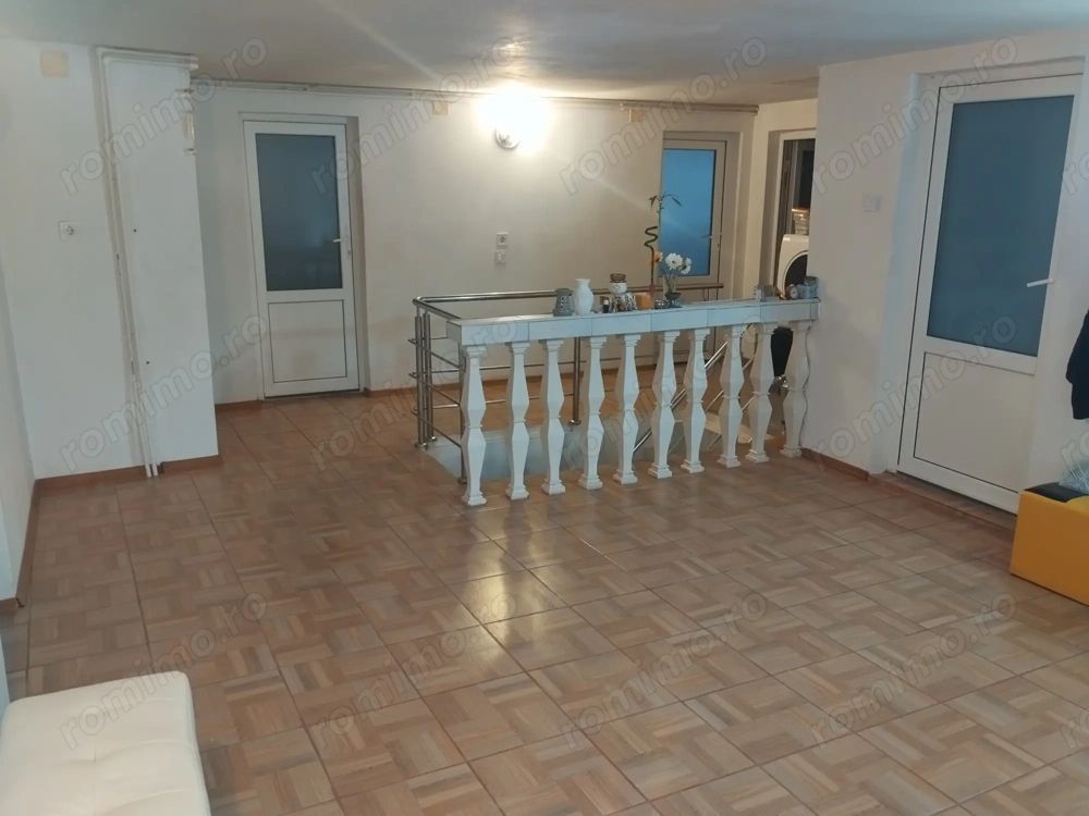 Casă de vânzare cu teren 920 mp - Poză 2