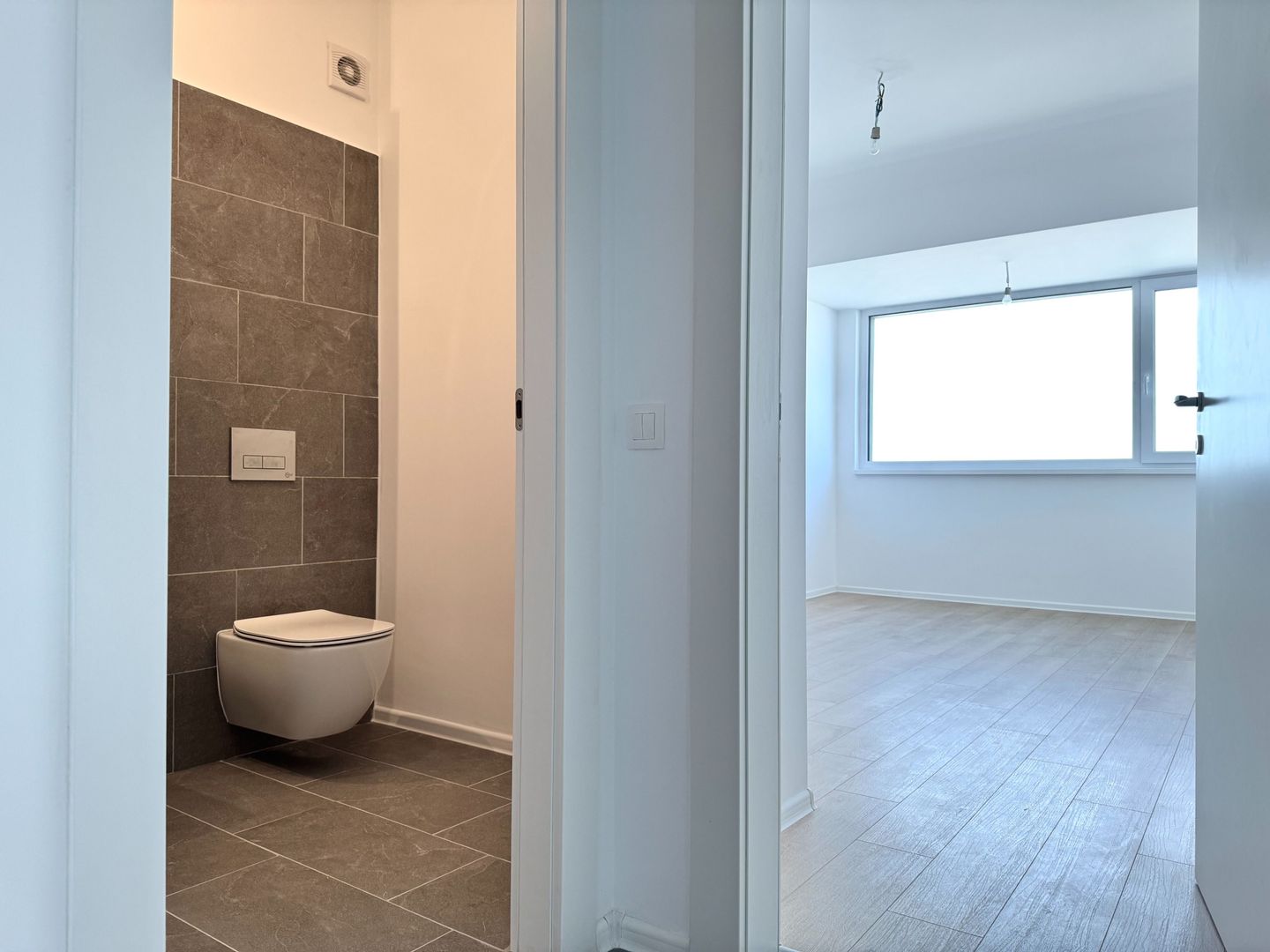Apartament cu 2 camere, etaj 3/6, orientare Nord - Lac Straulesti - Poză 15