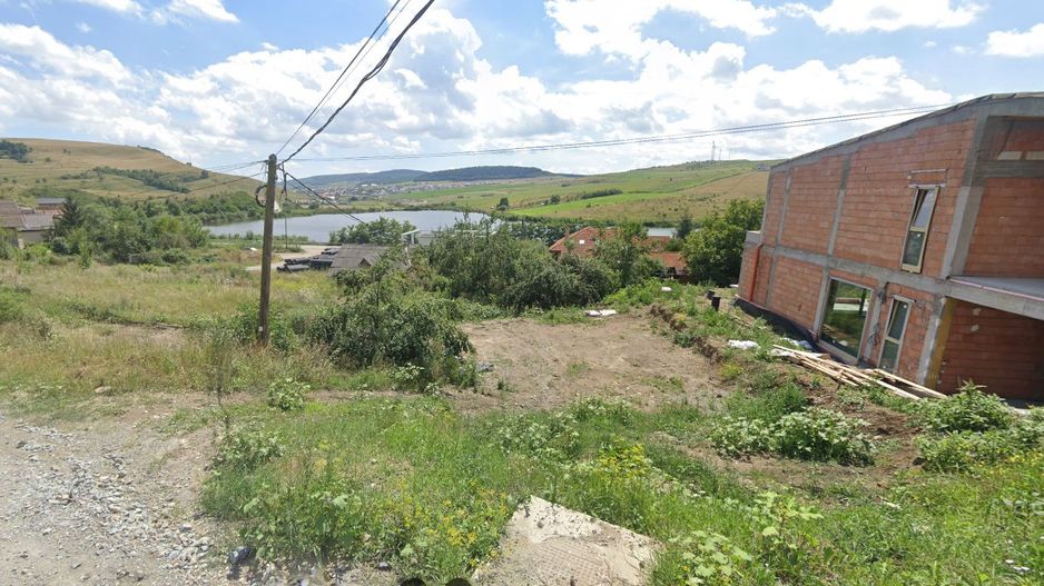 De vanzare teren cu autrorizatie de constructie. - Poză 1