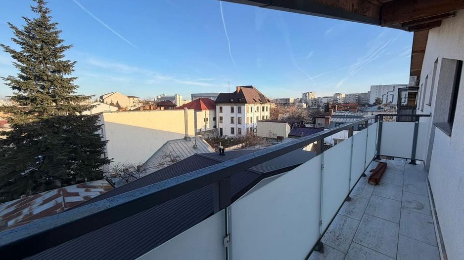Apartament 3 camere nemobilat,nelocuit bloc nou + loc parcare - Poză 4