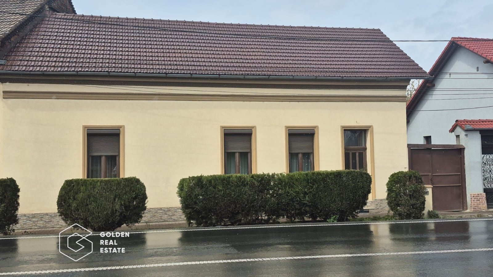 Casa cu teren de 958 mp, oras Lipova - Poză 1