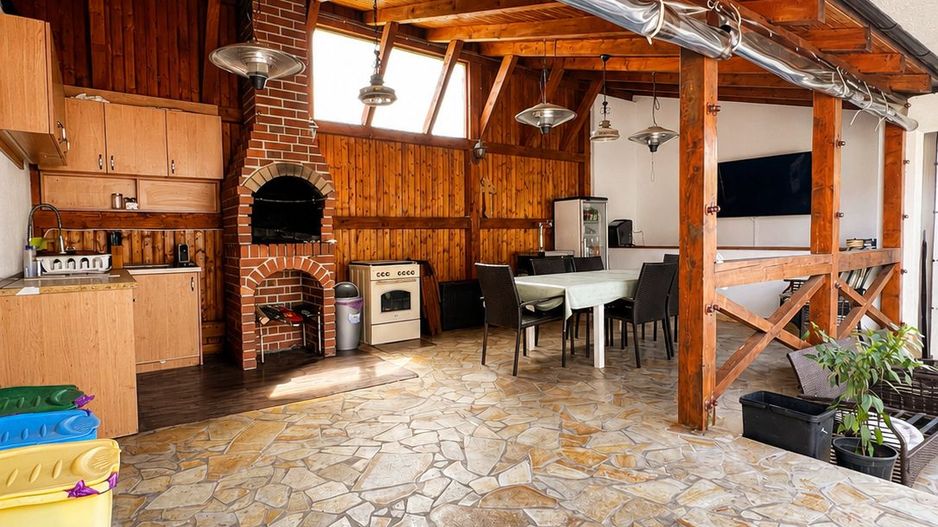 Vila cu 6 camere 4 bai, zona Spitalul Judetean, cu spa, garaj, beci - Poză 11