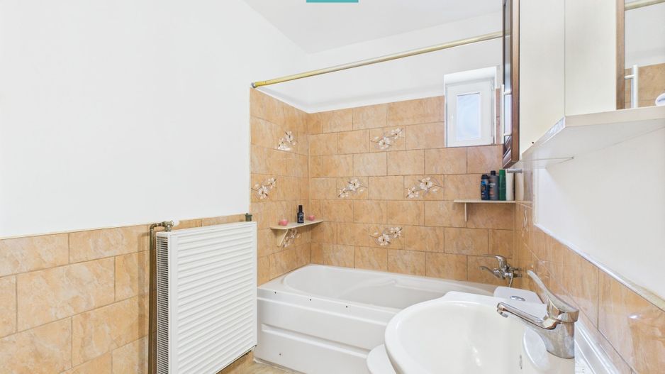 Casă de vacanță mobilată și utilată la Miniș - Poză 11