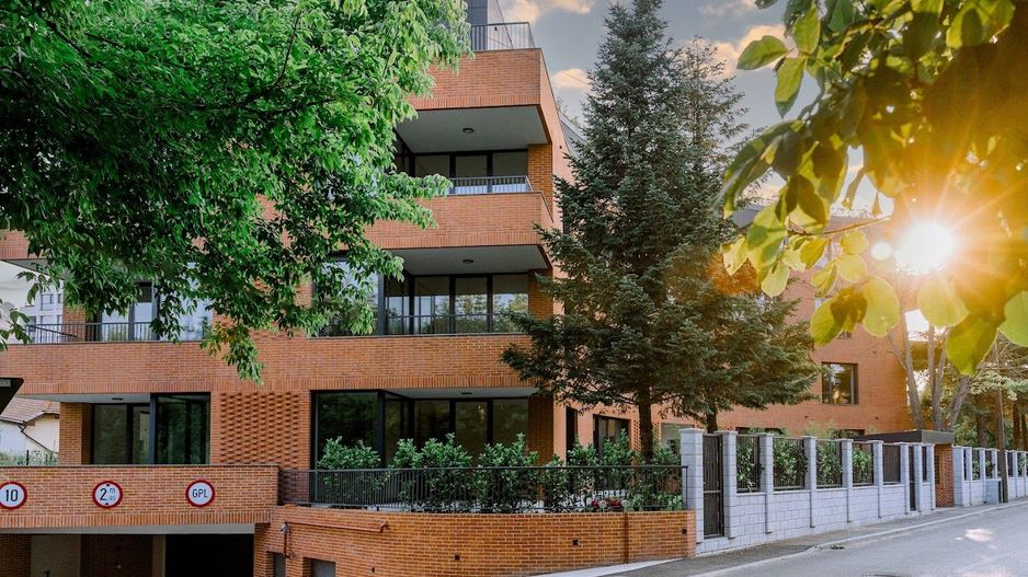 BrickVille Residence - Poză 2