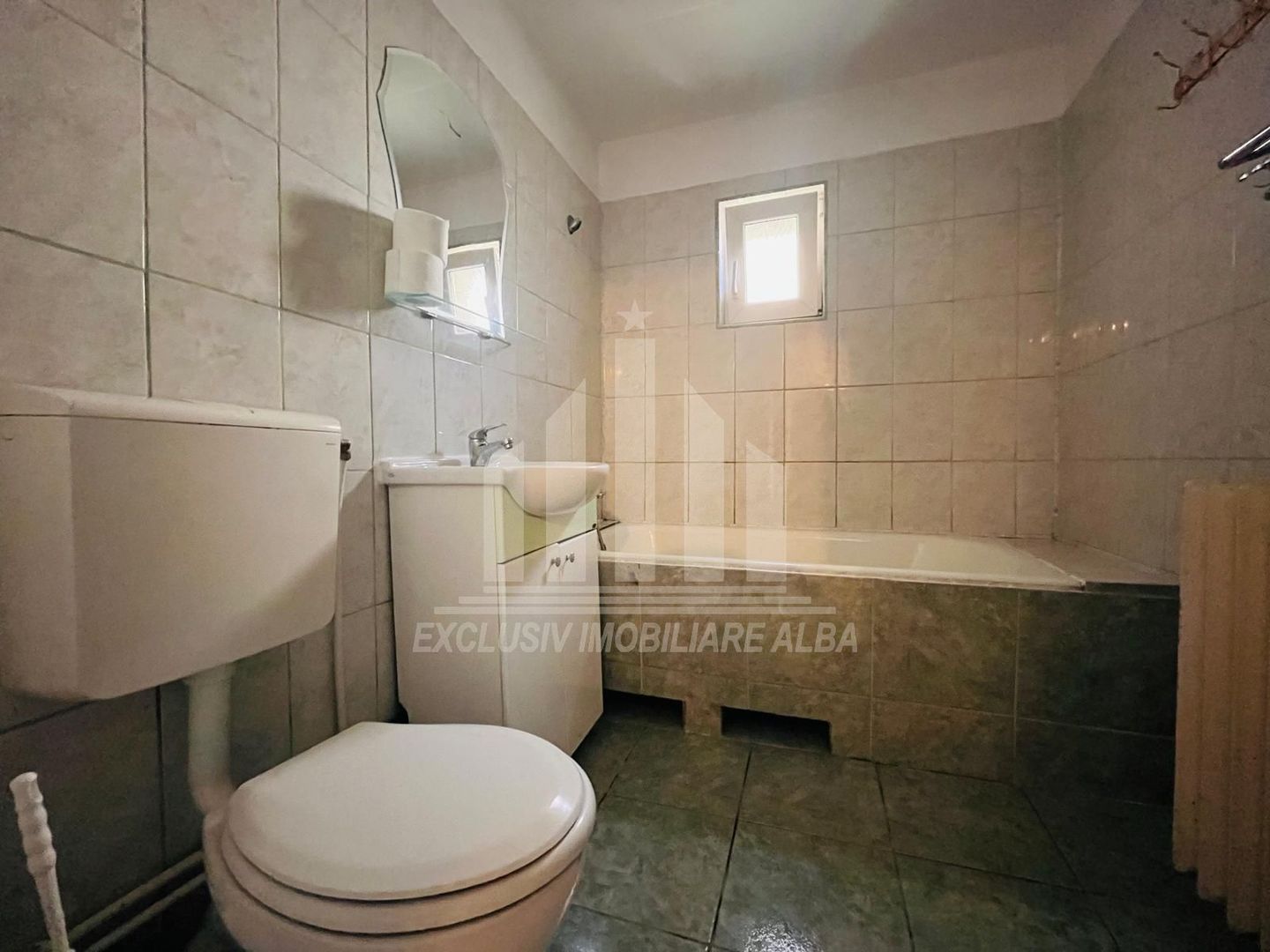 Apartament cu 3 camere,2 bai, etaj 1, Cetate-Mercur - Poză 6