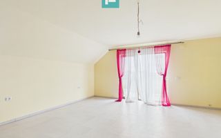 Casă spațioasă în Sântana - Poză 15