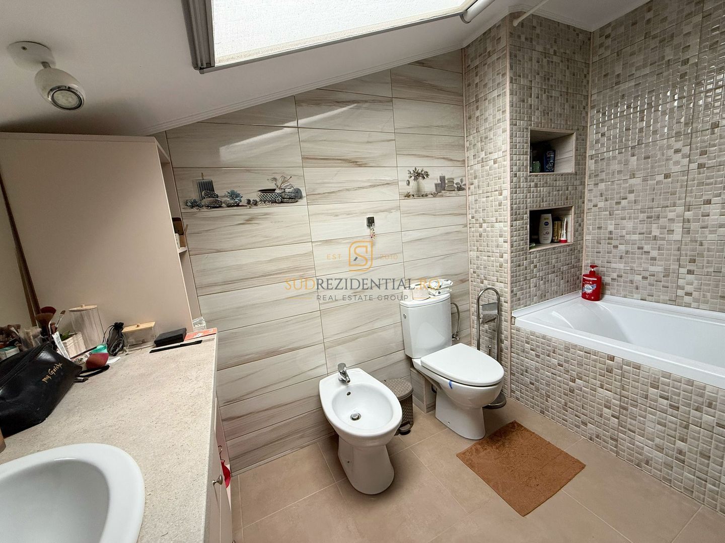 Vila insiruita mobilata si utilata / 4 camere/ 3 Bai / Curte proprie - Poză 18