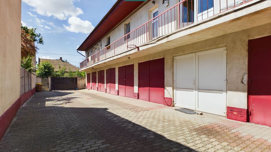 Vilă cu 3 apartamente în zona Parneava - Poză 21