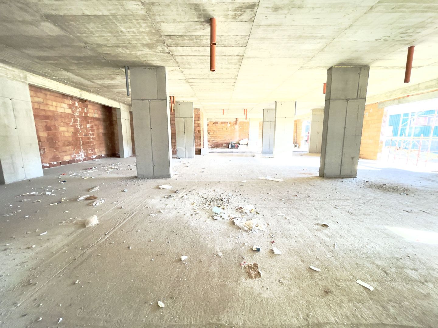 Spațiu de depozitare de închiriat 556,6 m2 utili | 6 € /m2 | Zona VIVO - Poză 3