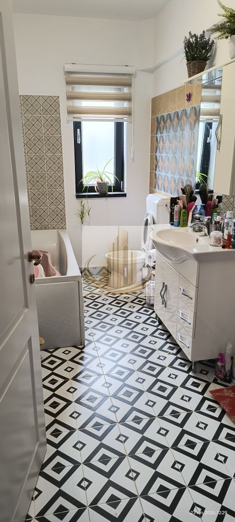 Casă înșiruită, 3 cam, 2 bai 80mp | Zona Cora Dumbrăvița | - Poză 6