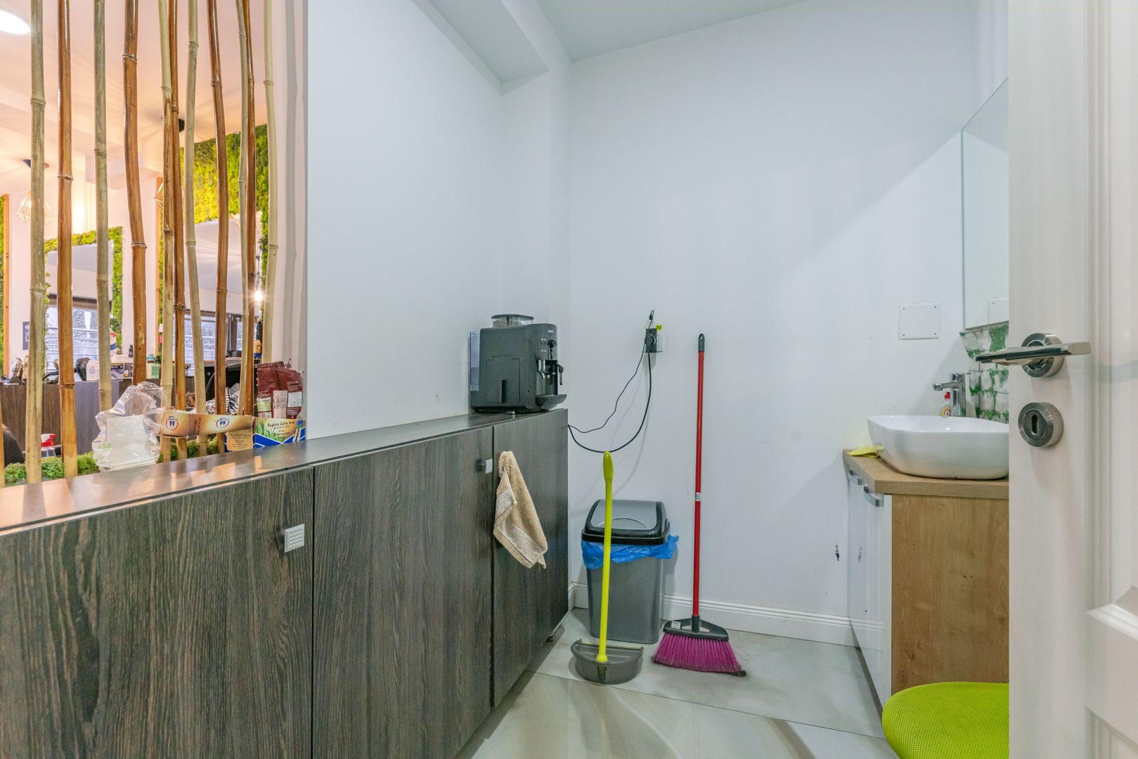 Spatiu comercial 52.00 mp bloc nou cartier Tractorul - Poză 6