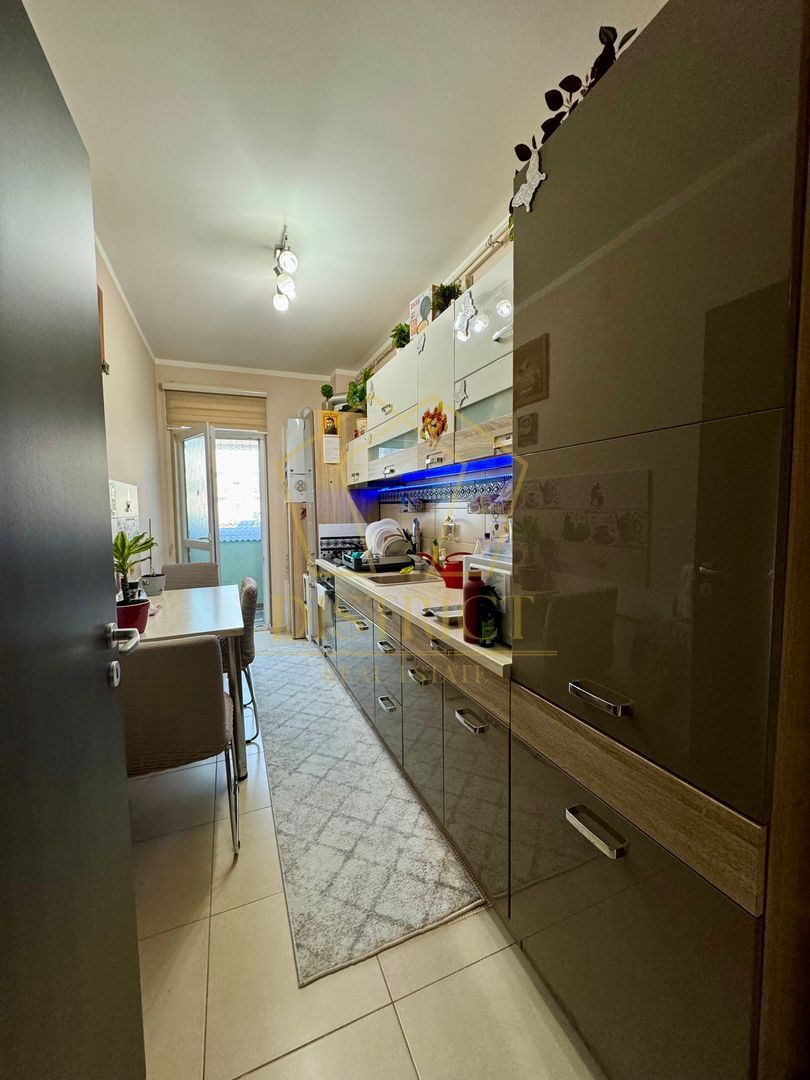 Apartament cu 3 camere mobilat si utilat la parter in Giroc la asfalt. - Poză 11