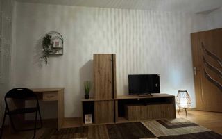 Garsonieră curată și spațioasă de închiriat în Podu Roș, Iași - Poză 1