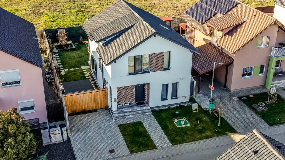 Casă 4 camere 2024 – Cartier Via Carmina, Vladimirescu - COMISION 0 - Poză 1