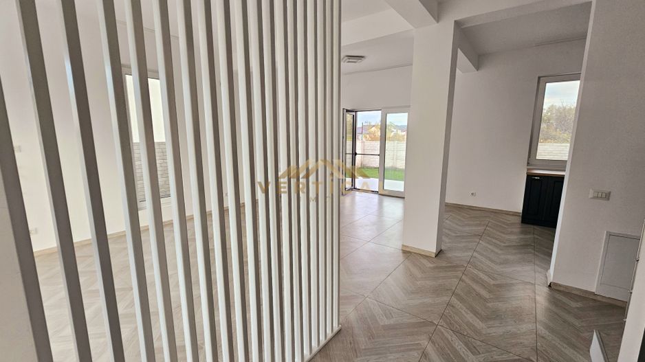 Vila la intrare in comuna Berceni - Poză 8