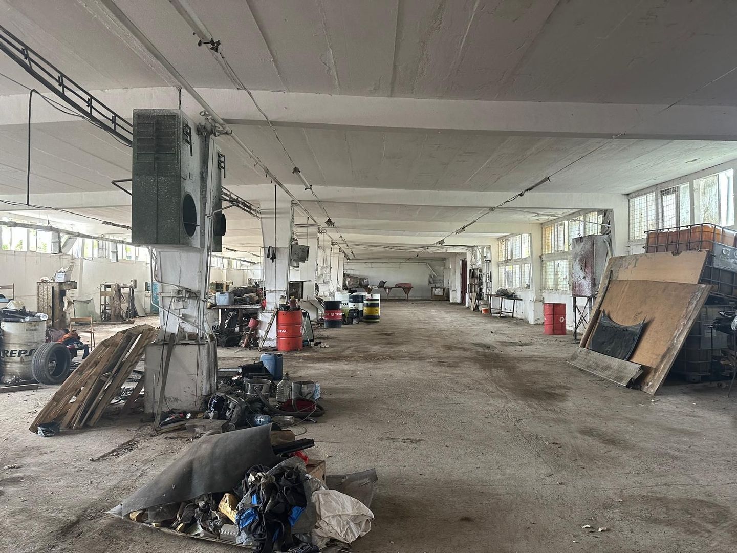 Platformă Industrială cu Cale Ferată si Infrastructură Completă - Poză 34