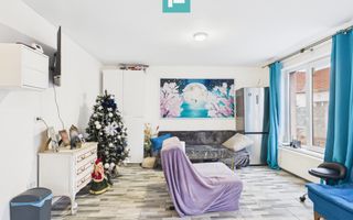 Două case pe un teren generos în Ghiroda - Poză 3