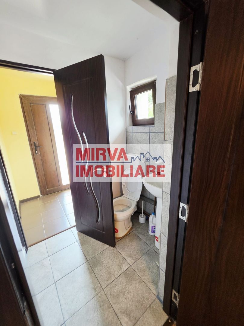 🏡 Casă renovată cu 6 camere, teren 557 mp – Berceni, Prahova - Poză 44