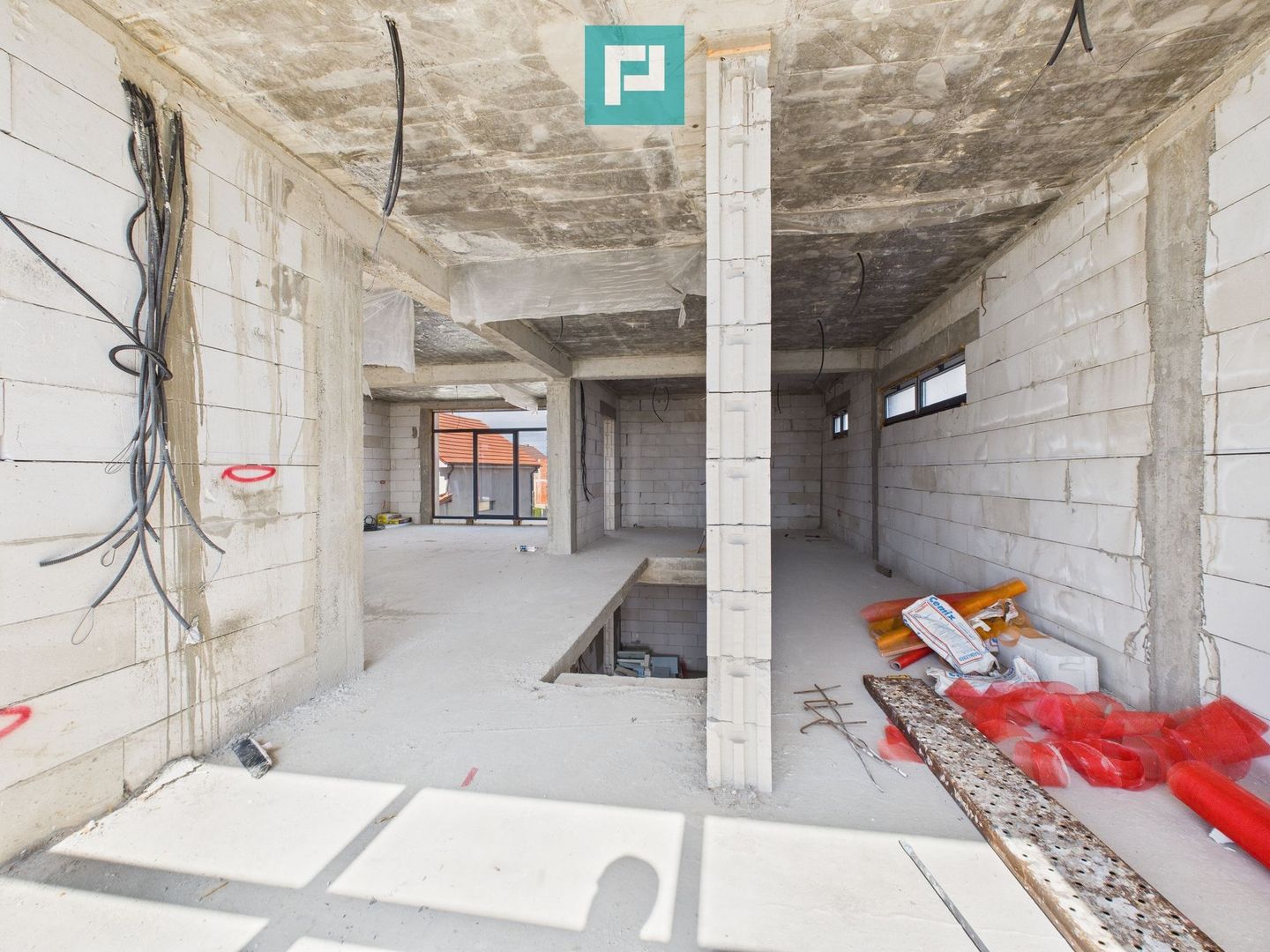 Casa cu etaj la gri in Zimandul Nou - Poză 9