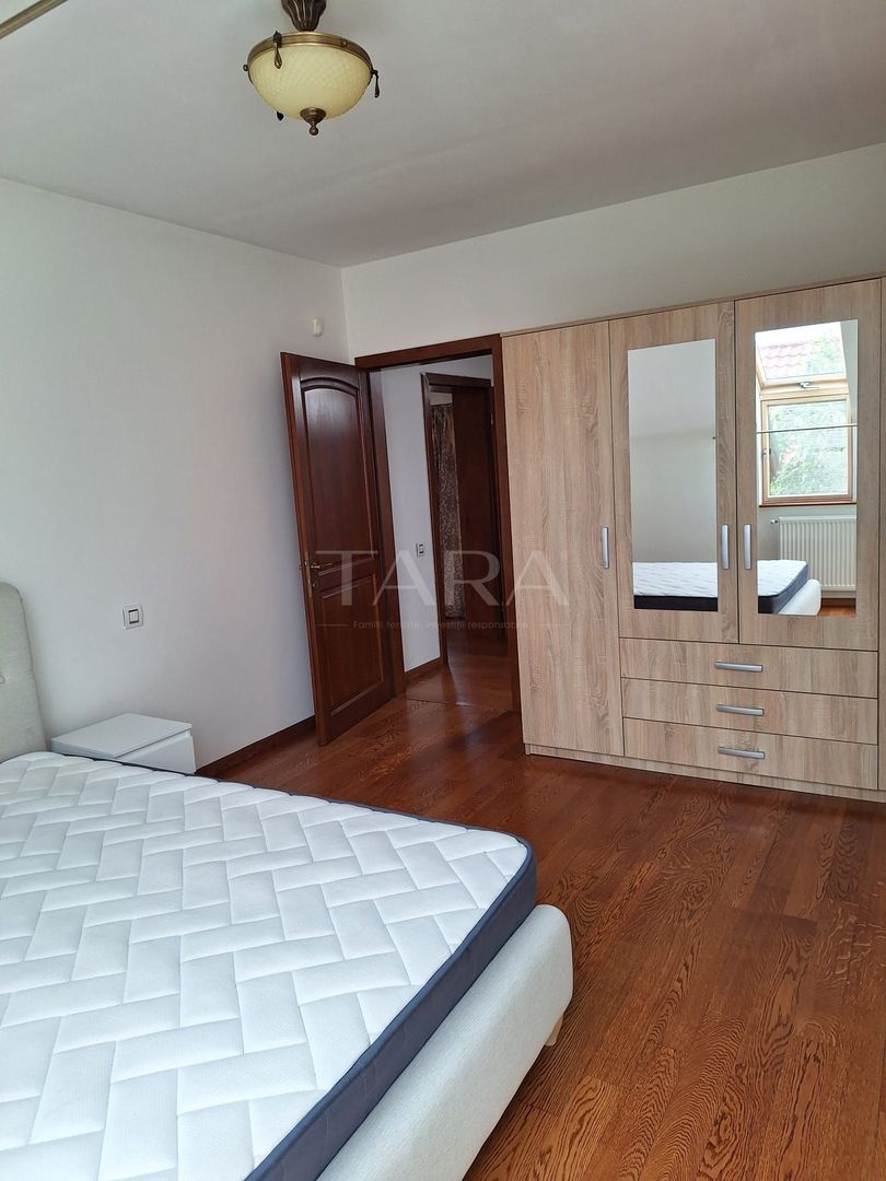 Casa deosebită în Europa – stil clasic, terase și grădină amenajata - Poză 13